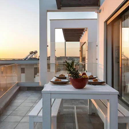 Sunny Penthouse Apartment *