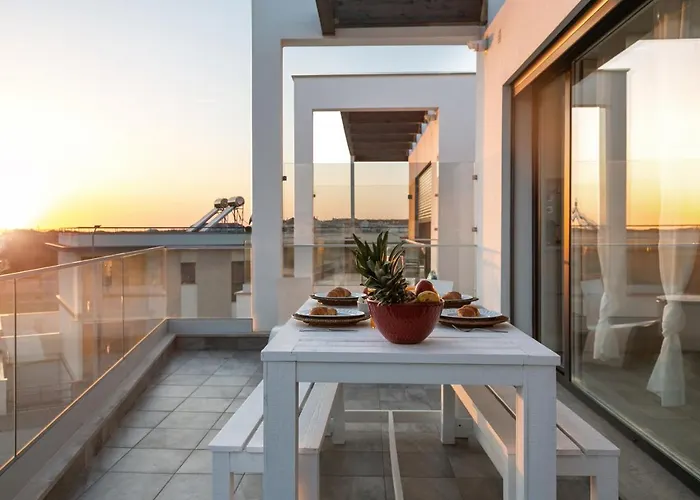 Sunny Penthouse Apartment *